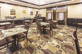 La Quinta Inn & Suites by Wyndham DFW Airport West - Bedford