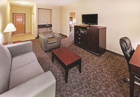 La Quinta Inn & Suites by Wyndham DFW Airport West - Bedford