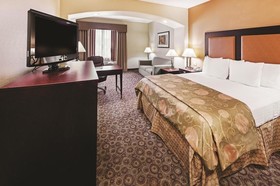 La Quinta Inn & Suites by Wyndham DFW Airport West - Bedford
