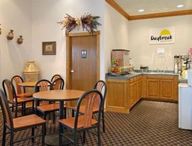 Days Inn & Suites by Wyndham Big Spring