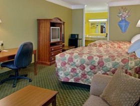 Days Inn & Suites by Wyndham Big Spring