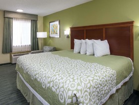 Days Inn & Suites by Wyndham Big Spring