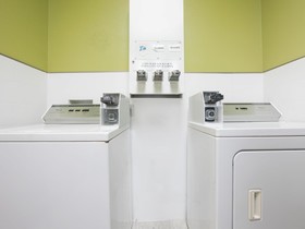 Days Inn & Suites by Wyndham Big Spring