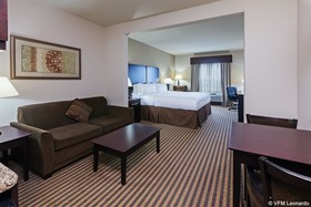 Holiday Inn Express Hotel & Suites Brady