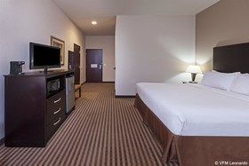 Holiday Inn Express Hotel & Suites Brady