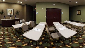 Holiday Inn Express Hotel & Suites Brady
