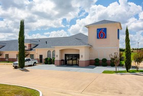Motel 6 Brenham, TX