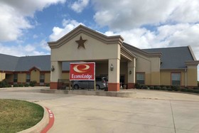 Econo Lodge Inn & Suites