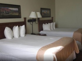 Econo Lodge Inn & Suites