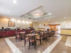 La Quinta Inn & Suites by Wyndham Bridgeport