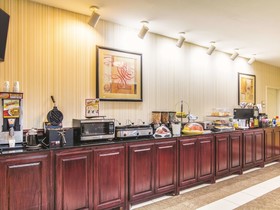 La Quinta Inn & Suites by Wyndham Bridgeport