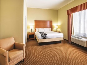 La Quinta Inn & Suites by Wyndham Bridgeport