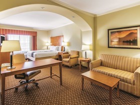 La Quinta Inn & Suites by Wyndham Bridgeport