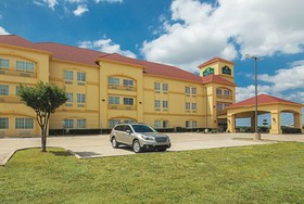 La Quinta Inn & Suites by Wyndham Bridgeport