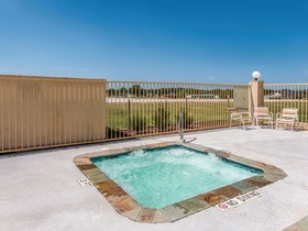 La Quinta Inn & Suites by Wyndham Bridgeport