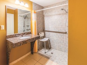 La Quinta Inn & Suites by Wyndham Bridgeport