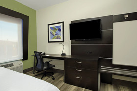 Holiday Inn Express & Suites Brookshire - Katy Freeway