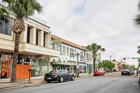 OYO Cameron Historic Hotel Brownsville I-69E
