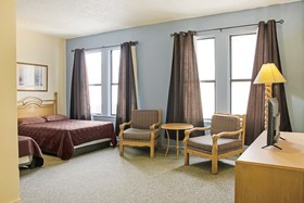OYO Cameron Historic Hotel Brownsville I-69E