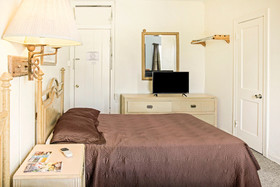 OYO Cameron Historic Hotel Brownsville I-69E