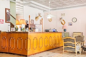 OYO Cameron Historic Hotel Brownsville I-69E