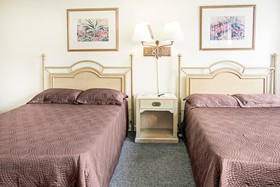 OYO Cameron Historic Hotel Brownsville I-69E