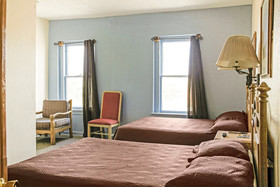 OYO Cameron Historic Hotel Brownsville I-69E