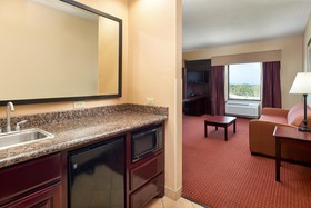 Hampton Inn & Suites Buda