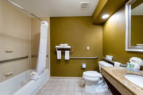 Quality Inn & Suites Buda