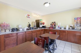 Super 8 by Wyndham Buffalo