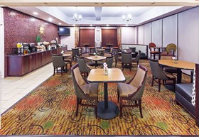 La Quinta Inn & Suites by Wyndham Burleson