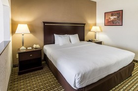Quality Suites Burleson - Ft. Worth