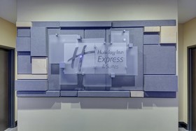Holiday Inn Express & Suites Carrizo Springs