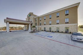 Holiday Inn Express & Suites Carrizo Springs