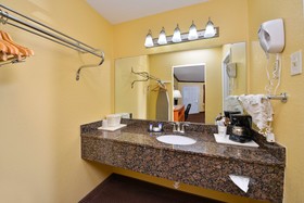 Xecutive Inn and Suites