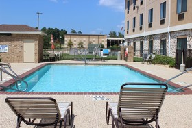 Holiday Inn Express Hotel & Suites Center