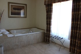 Holiday Inn Express Hotel & Suites Center