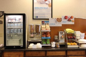 Holiday Inn Express Hotel & Suites Center
