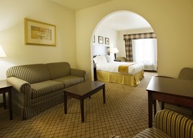 Holiday Inn Express Hotel & Suites Childress
