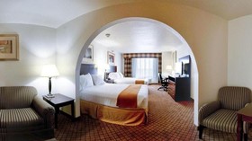 Holiday Inn Express Hotel & Suites Childress