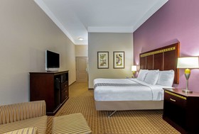 La Quinta Inn & Suites by Wyndham Cleburne