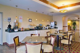 La Quinta Inn & Suites by Wyndham Cleburne