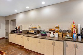 La Quinta Inn & Suites by Wyndham Cleburne
