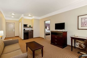 La Quinta Inn & Suites by Wyndham Cleburne