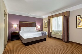 La Quinta Inn & Suites by Wyndham Cleburne