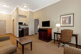 La Quinta Inn & Suites by Wyndham Cleburne
