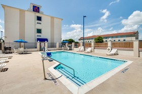 Motel 6 Cleburne