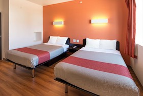 Motel 6 Cleburne