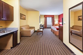 Holiday Inn Express & Suites Cleveland