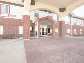 OYO Townhouse Clute Lake Jackson